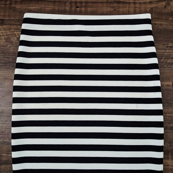 Necessary Objects Black White Pencil Skirt - Picture 2 of 9